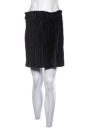 Пола Monki, Размер S, Цвят Черен, Цена 2,04 €