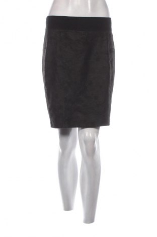 Пола Norah, Размер M, Цвят Черен, Цена 2,04 €