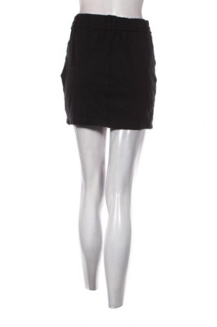 Пола ONLY, Размер S, Цвят Черен, Цена 2,04 €