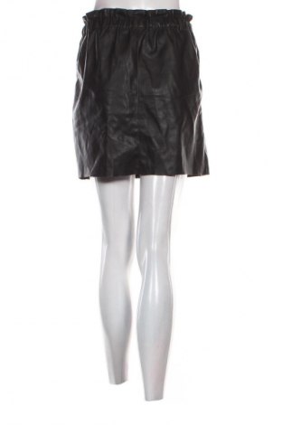 Пола ONLY, Размер S, Цвят Черен, Цена 2,04 €