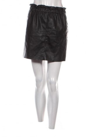 Пола ONLY, Размер S, Цвят Черен, Цена 2,04 €