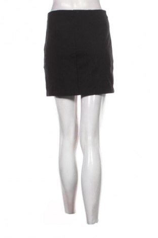 Пола Stradivarius, Размер M, Цвят Черен, Цена 2,55 €