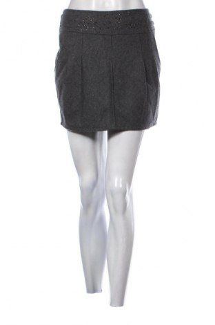 Пола Unbranded, Размер M, Цвят Сив, Цена 3,06 €