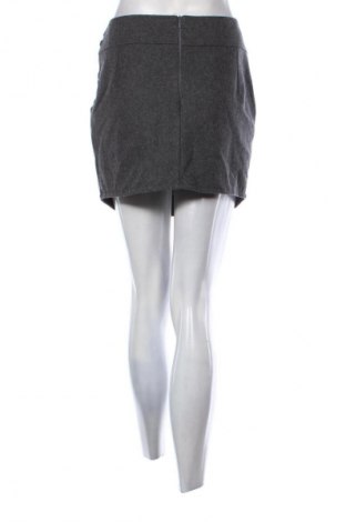 Пола Unbranded, Размер M, Цвят Сив, Цена 3,06 €