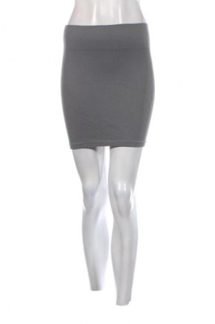 Пола Unbranded, Размер S, Цвят Сив, Цена 2,04 €