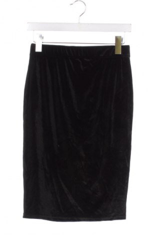 Пола Unbranded, Размер XS, Цвят Черен, Цена 2,04 €