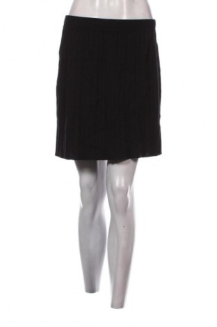 Пола VILA, Размер M, Цвят Черен, Цена 2,04 €