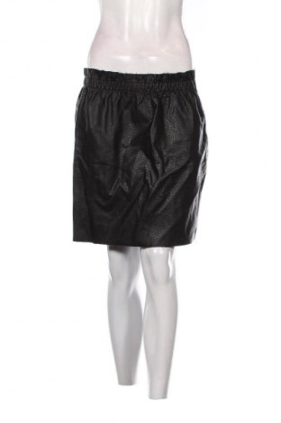 Пола Vero Moda, Размер L, Цвят Черен, Цена 2,04 €