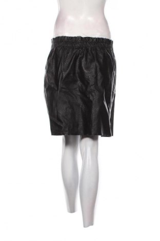 Пола Vero Moda, Размер L, Цвят Черен, Цена 2,04 €