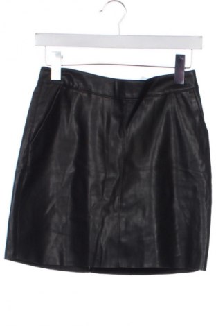 Пола Vero Moda, Размер XS, Цвят Черен, Цена 2,04 €