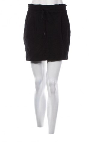 Пола Vero Moda, Размер M, Цвят Черен, Цена 2,04 €