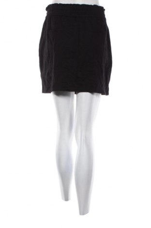 Пола Vero Moda, Размер M, Цвят Черен, Цена 2,04 €