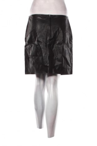 Пола Yessica, Размер M, Цвят Черен, Цена 2,04 €