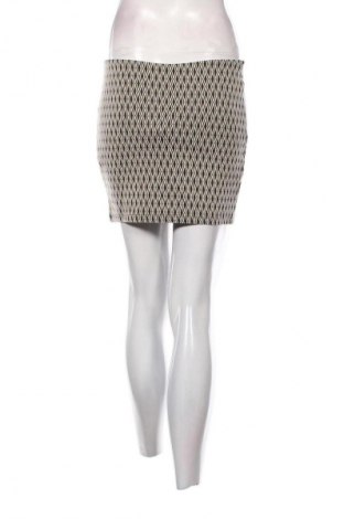 Пола Zara, Размер S, Цвят Многоцветен, Цена 2,04 €