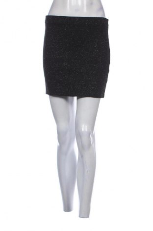 Пола Zara, Размер L, Цвят Черен, Цена 2,55 €