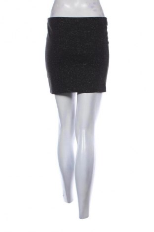 Пола Zara, Размер L, Цвят Черен, Цена 2,55 €