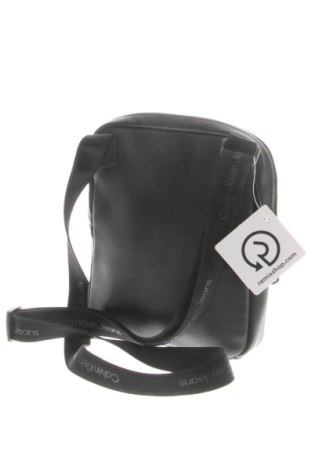 Kabelka  Calvin Klein Jeans, Farba Čierna, Cena  43,93 €