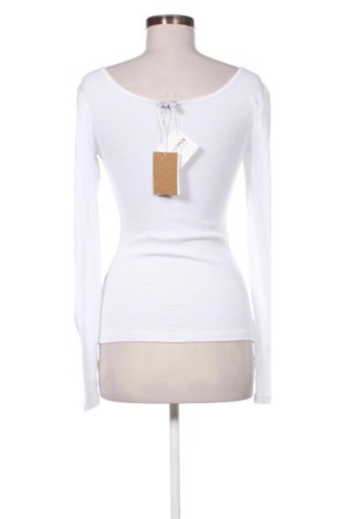 Γυναικεία μπλούζα Pieces, Μέγεθος M, Χρώμα Λευκό, Τιμή 24,00 €