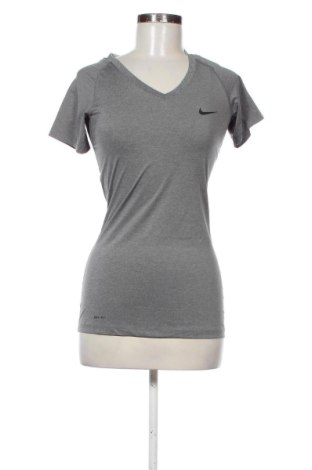 Dámské tričko Nike, Velikost S, Barva Šedá, Cena  409,00 Kč