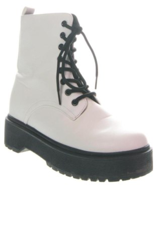 Дамски боти Sinsay, Размер 38, Цвят Бял, Цена 38,46 €
