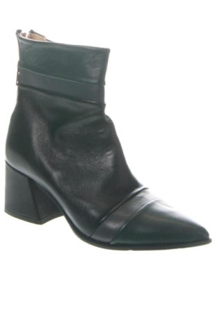 Дамски боти Unbranded, Размер 35, Цвят Многоцветен, Цена 52,00 €