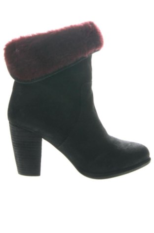 Дамски ботуши UGG Australia, Размер 39, Цвят Черен, Цена 136,00 €