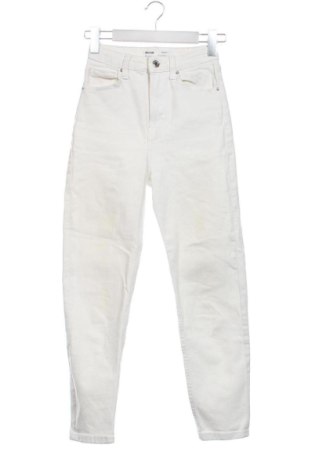 Дамски дънки Bershka, Размер XXS, Цвят Бял, Цена 15,00 €