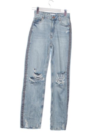 Blugi de femei Bershka, Mărime XS, Culoare Albastru, Preț 91,99 Lei