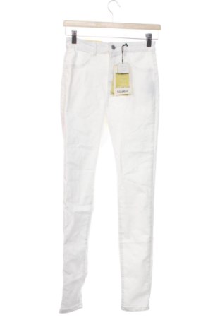 Damskie jeansy Pull&Bear, Rozmiar XS, Kolor Biały, Cena 123,99 zł
