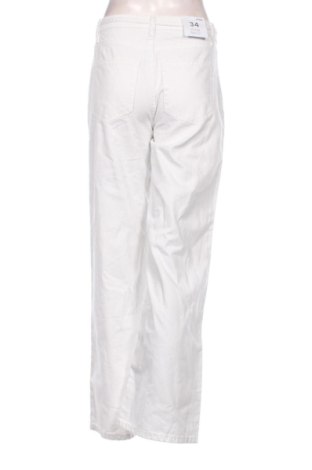 Blugi de femei Sinsay, Mărime M, Culoare Alb, Preț 125,12 Lei