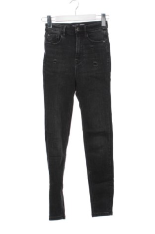 Дамски дънки Stradivarius, Размер XXS, Цвят Черен, Цена 14,74 €