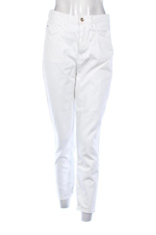 Дамски дънки Zara, Размер M, Цвят Бял, Цена 13,81 €