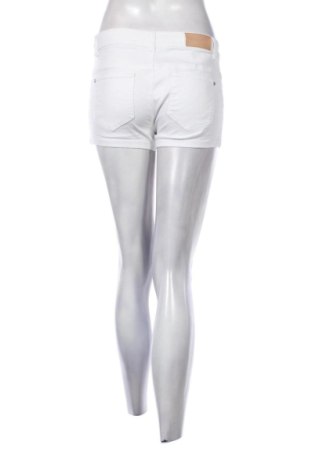 Pantaloni scurți de femei ONLY, Mărime M, Culoare Alb, Preț 63,99 Lei