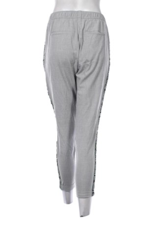 Pantaloni de femei Bershka, Mărime M, Culoare Gri, Preț 91,99 Lei