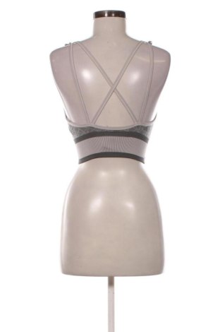 Дамски спортен топ Adidas, Размер M, Цвят Многоцветен, Цена 17,00 €