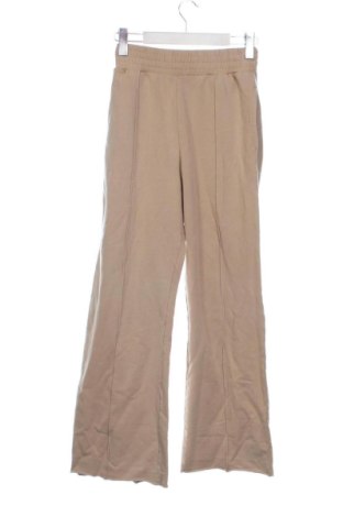 Дамско спортно долнище Bershka, Размер XS, Цвят Бежов, Цена 15,33 €