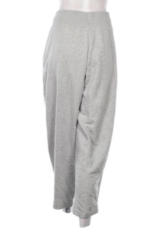 Dámske tepláky Nike, Veľkosť L, Farba Sivá, Cena  56,95 €