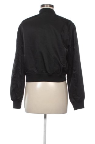Kurtka damska Pull&Bear, Rozmiar M, Kolor Czarny, Cena 46,57 zł