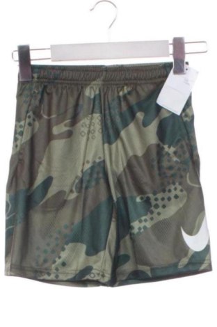 Kinder Shorts Nike, Größe 5-6y/ 116-122 cm, Farbe Mehrfarbig, Preis € 32,00