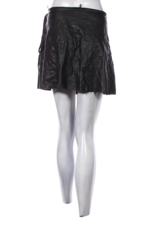 Skórzana spódnica Bershka, Rozmiar M, Kolor Czarny, Cena 33,99 zł