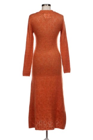 Рокля Mango, Размер S, Цвят Оранжев, Цена 21,47 €