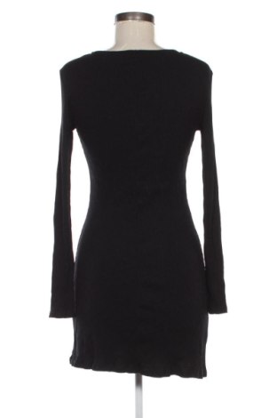 Sukienka Pull&Bear, Rozmiar M, Kolor Czarny, Cena 104,99 zł