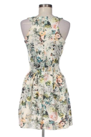 Рокля Pull&Bear, Размер M, Цвят Многоцветен, Цена 19,95 €