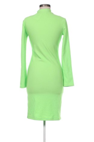 Рокля Stradivarius, Размер M, Цвят Зелен, Цена 20,45 €