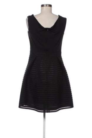 Sukienka Swing, Rozmiar M, Kolor Czarny, Cena 258,99 zł