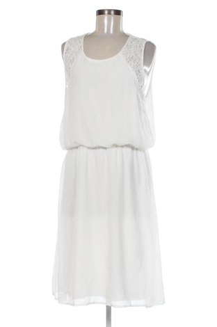Рокля Vero Moda, Размер XL, Цвят Бял, Цена 55,25 €