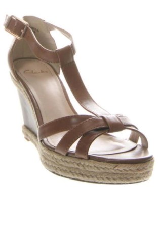 Sandale Clarks, Mărime 35, Culoare Maro, Preț 437,91 Lei