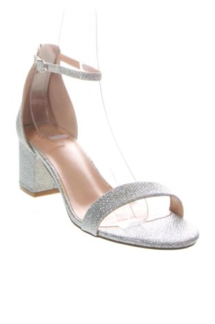 Σανδάλια Unbranded, Μέγεθος 39, Χρώμα Ασημί, Τιμή 32,00 €