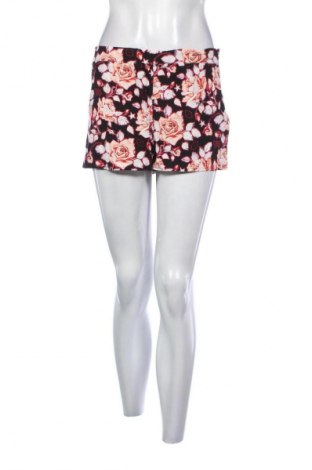 Дамски къс панталон Kendall & Kylie, Размер M, Цвят Многоцветен, Цена 2,55 €