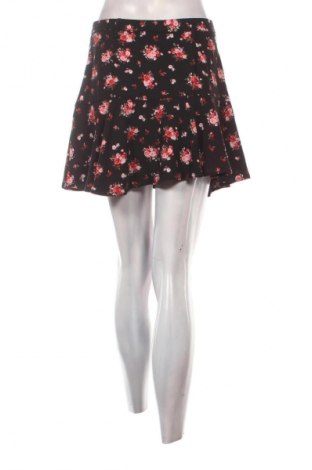 Пола - панталон Stradivarius, Размер M, Цвят Многоцветен, Цена 2,04 €